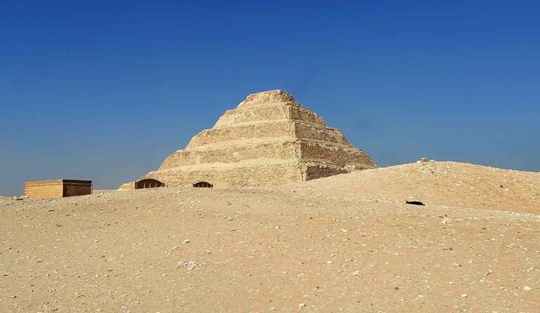 Saqqarah la première pyramide du monde
